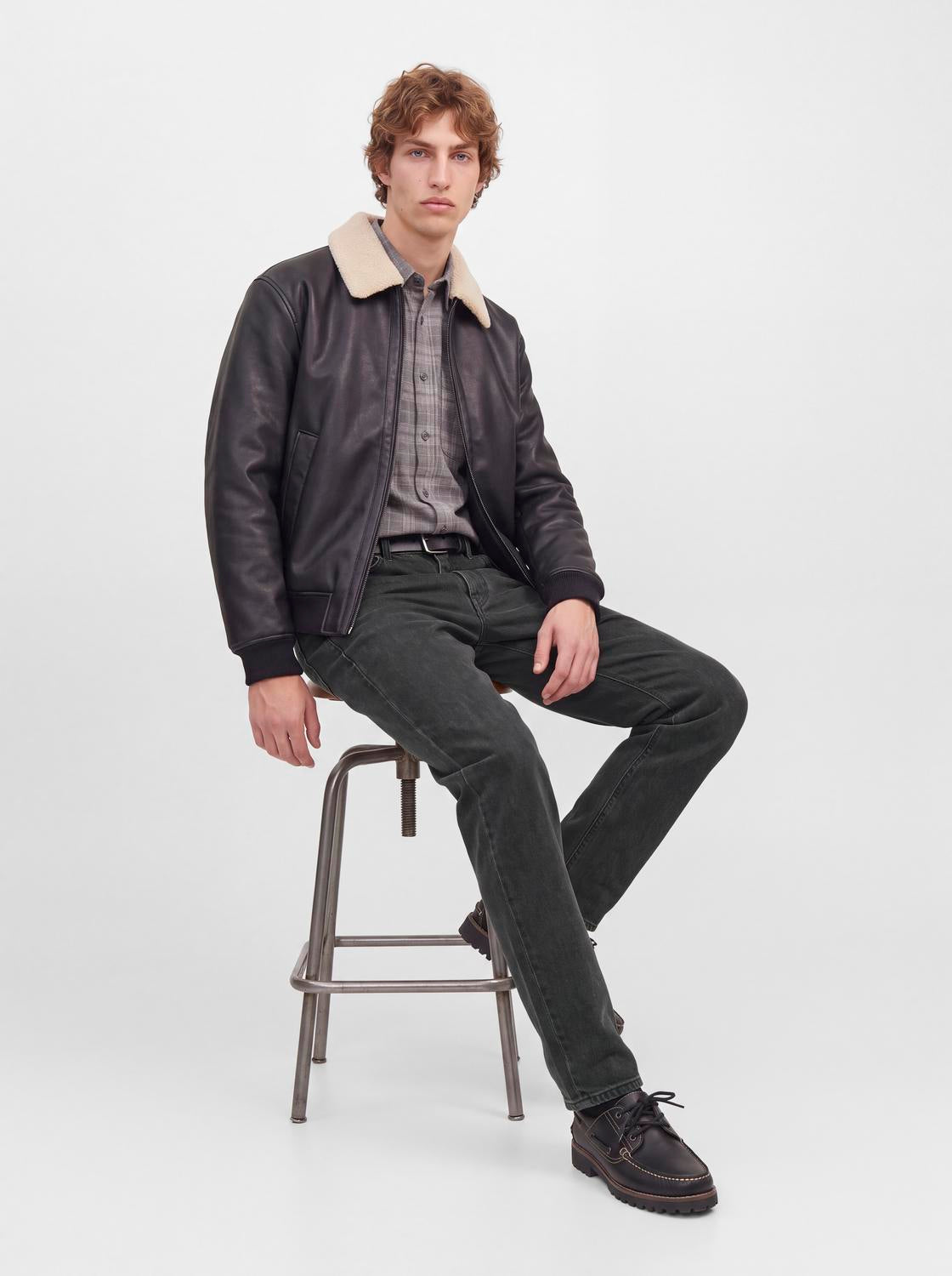 model_shot-creative